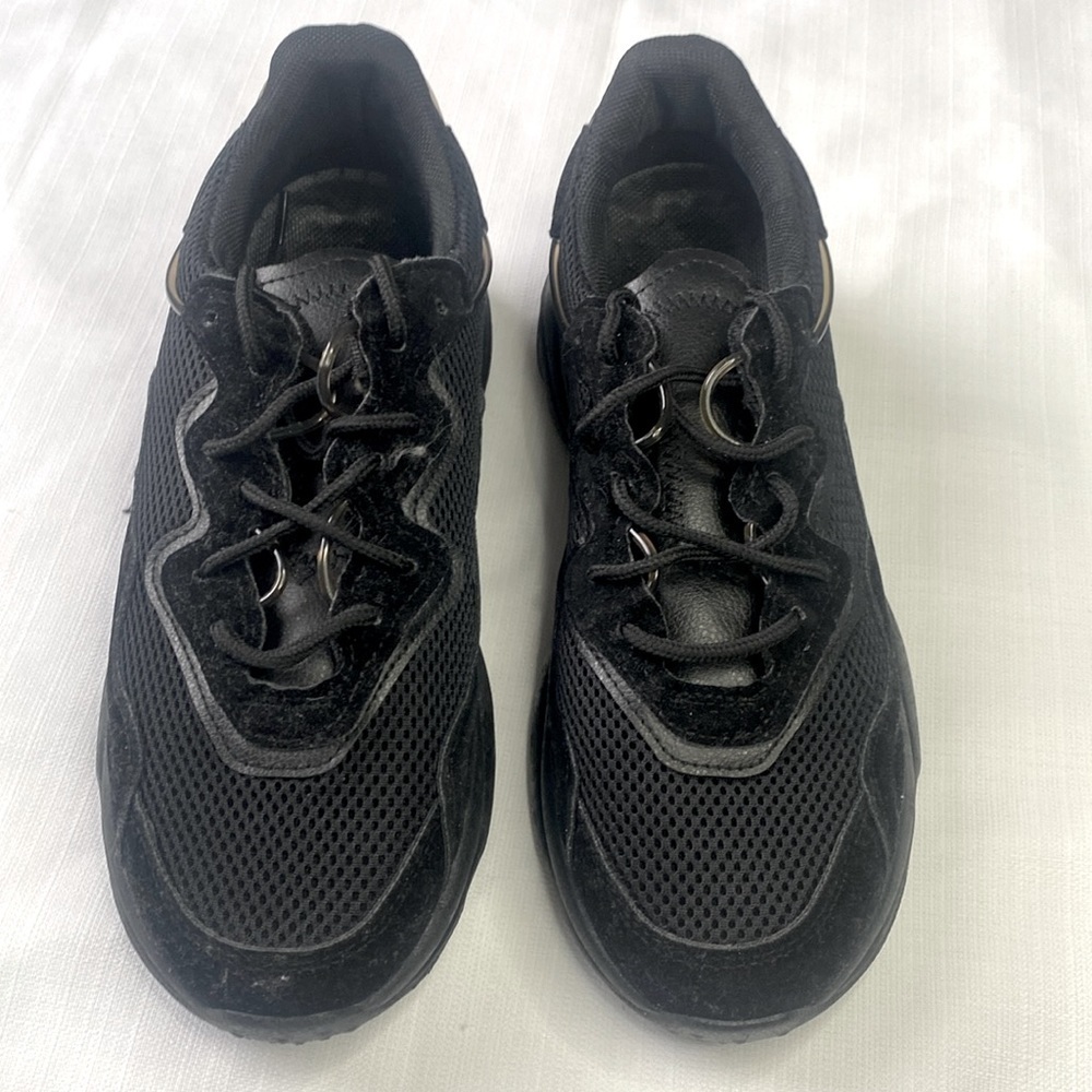 PrettyLitttleThing Black Sneakers